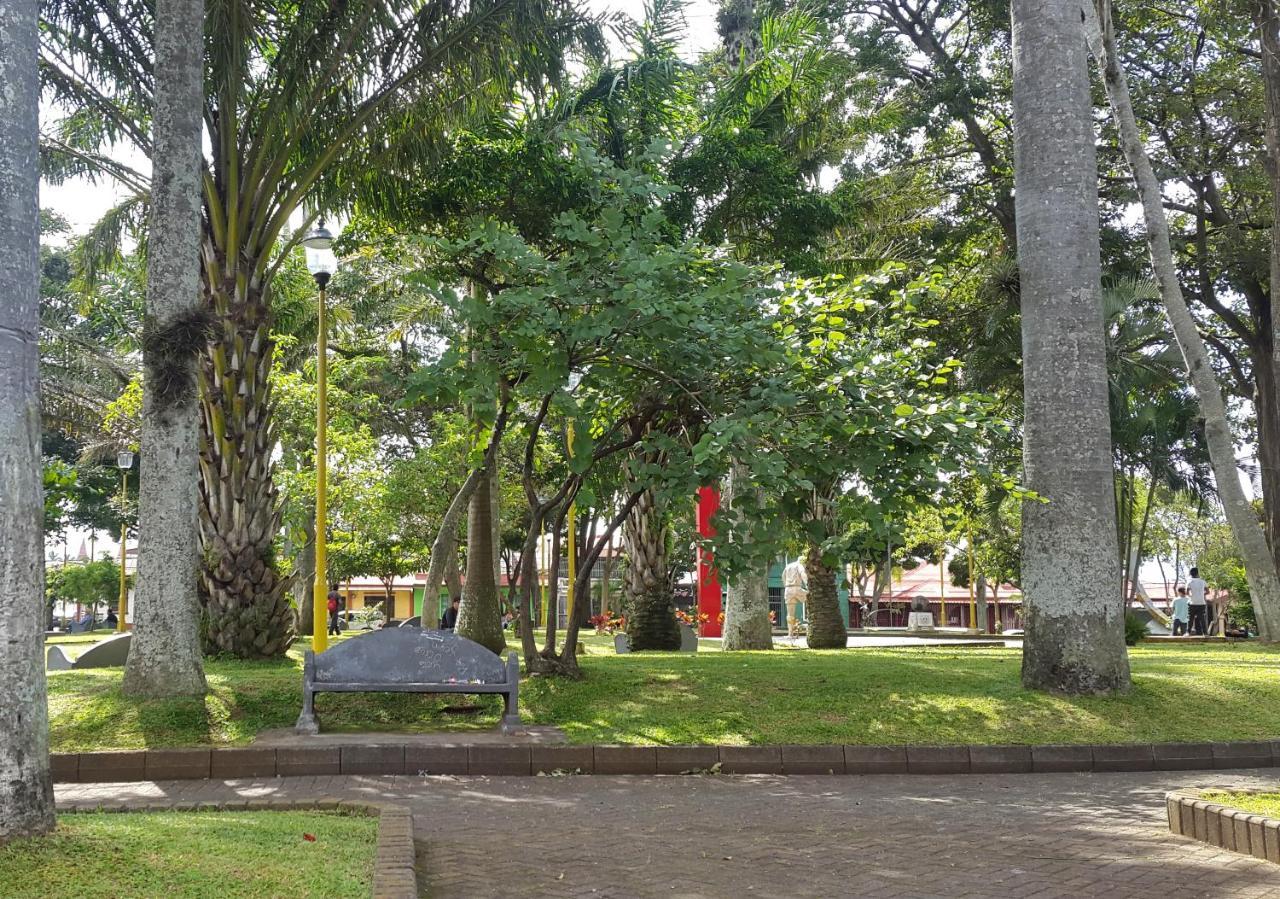 Vida Tropical Bed and Breakfast Alajuela Exteriör bild